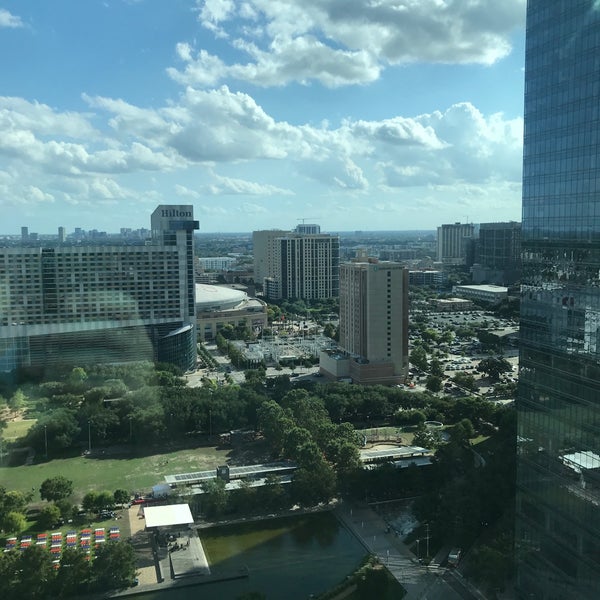 Foto diambil di Marriott Marquis Houston oleh Siobhán pada 7/18/2019