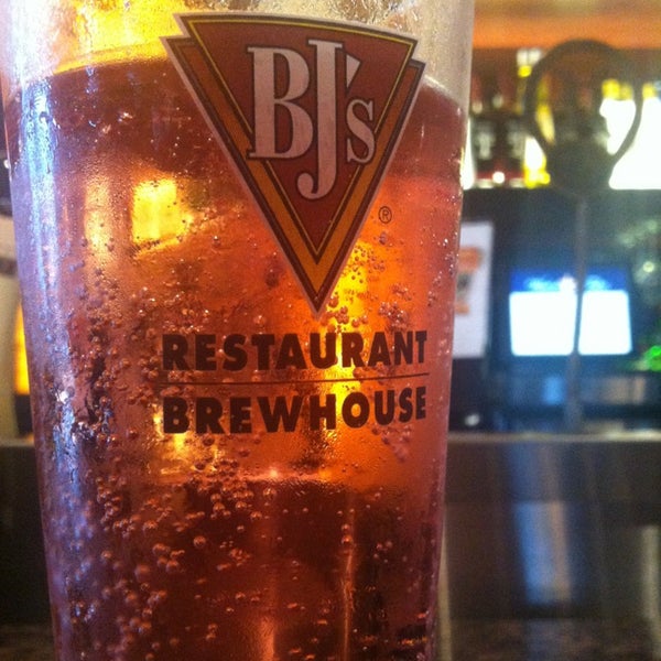 Photo taken at BJ&#39;s Restaurant &amp; Brewhouse by Marcy W. on 5/23/2013