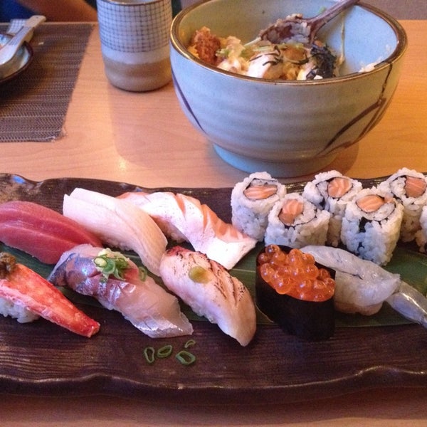 Photo taken at Habitat Japanese Restaurant 楠料理 by Jesslyn C. on 4/26/2014