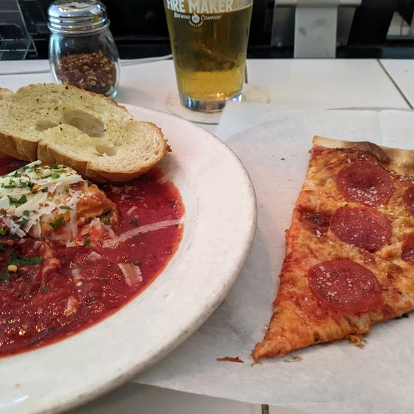 6/5/2022 tarihinde Liz W.ziyaretçi tarafından Grant Central Pizza &amp; Pasta'de çekilen fotoğraf