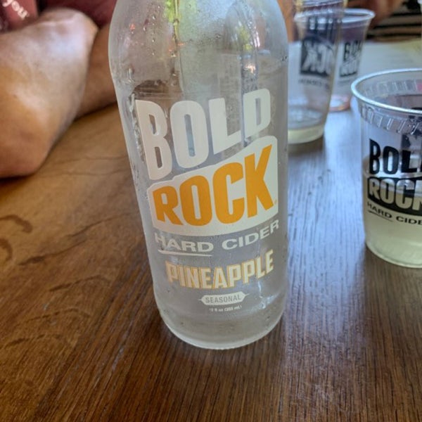 รูปภาพถ่ายที่ Bold Rock Cidery โดย Trisha M. เมื่อ 7/9/2020