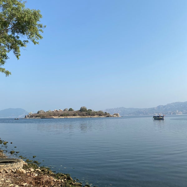 Foto tirada no(a) Lake Bafa por Semih Y. em 8/17/2023