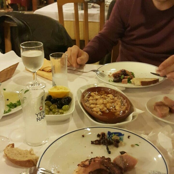Das Foto wurde bei Koç Restaurant von Sadettin T. am 12/6/2014 aufgenommen