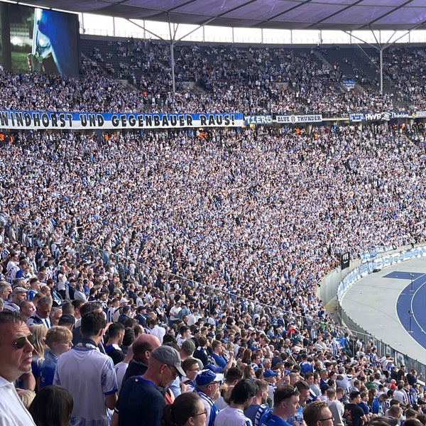 รูปภาพถ่ายที่ Hertha BSC Heimspiel โดย Ka W. เมื่อ 5/19/2022