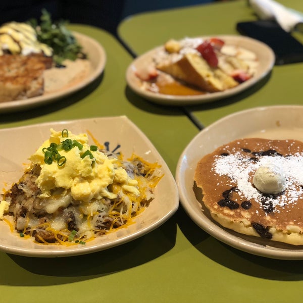 Photo taken at Snooze, an A.M. Eatery by Betsy L. on 5/1/2019