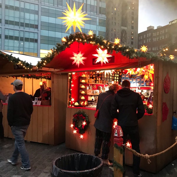 12/2/2018 tarihinde Cynthia R.ziyaretçi tarafından Christmas Village'de çekilen fotoğraf