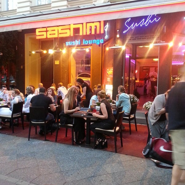 รูปภาพถ่ายที่ Sashimi Sushi Lounge โดย Pham M. เมื่อ 6/10/2013