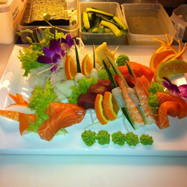 Photo prise au Sashimi Sushi Lounge par Pham M. le6/6/2013