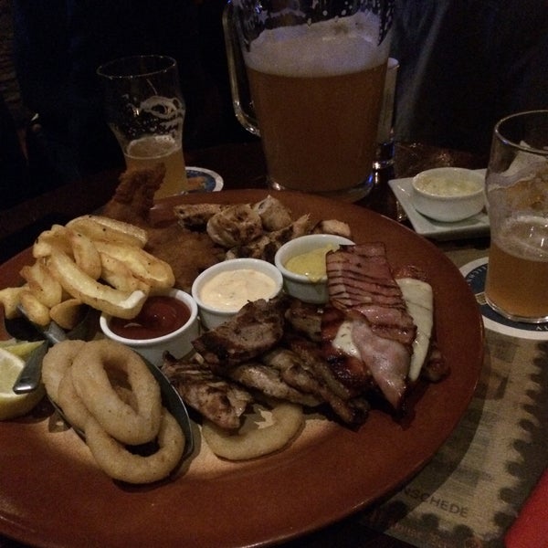 great variety of beers, delicious mixed grill, rock music and cozy atmosphere! what more?! I'm in heaven!