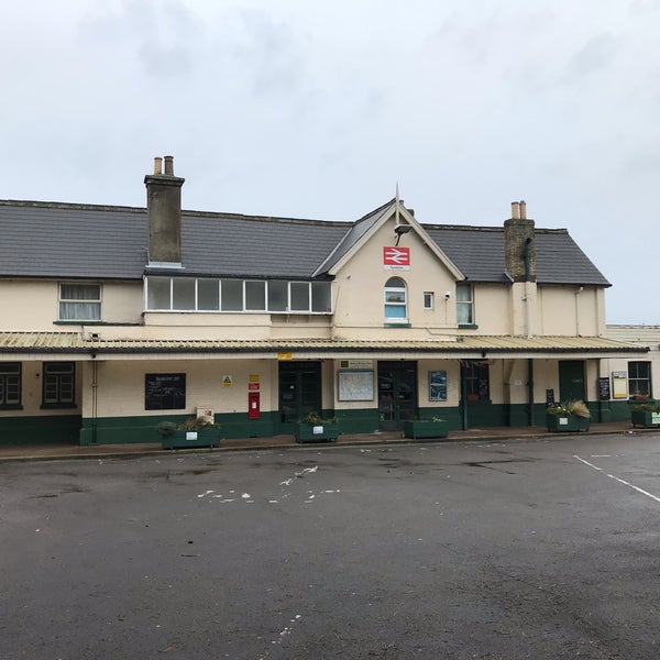 Sandown Railway Station (SAN) Train Station