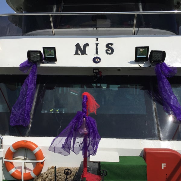 Foto scattata a Seyr-ü Sefa Teknesi | İstanbul Tekne Kiralama &amp; Teknede Düğün da Burak N. il 9/13/2015