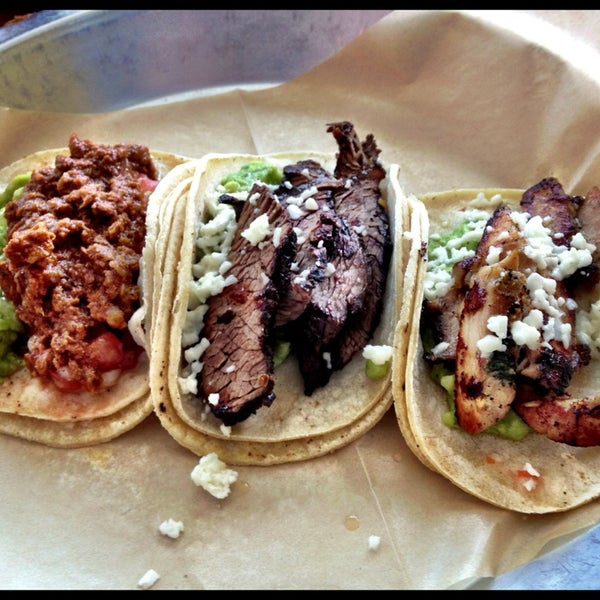 7/5/2013 tarihinde Paola M.ziyaretçi tarafından Dorado Tacos &amp; Cemitas'de çekilen fotoğraf
