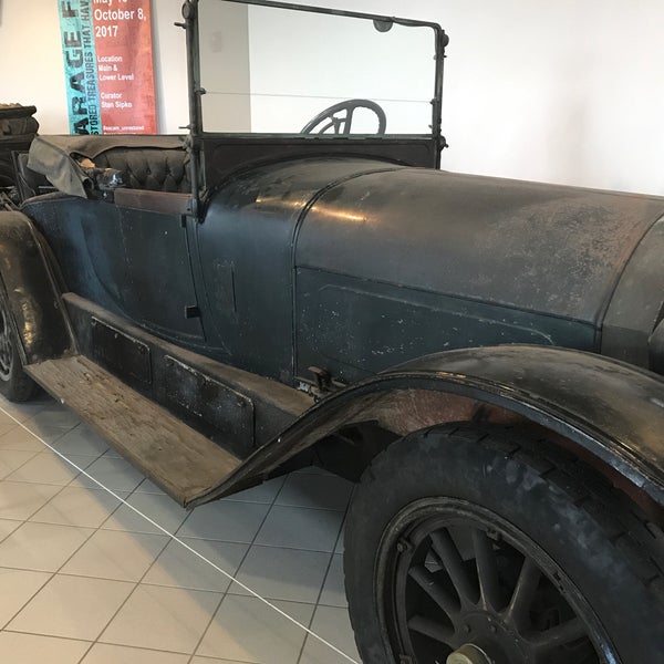 Foto scattata a The Antique Automobile Club of America Museum da Theresa il 6/3/2017