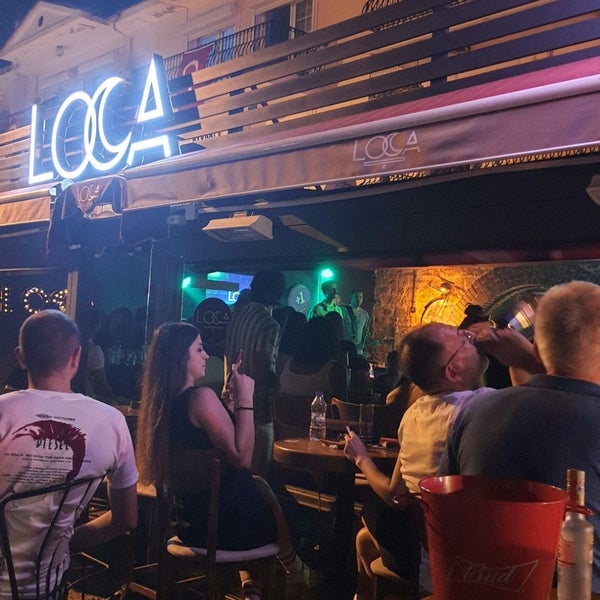 รูปภาพถ่ายที่ Loca Bistro &amp; Bar โดย Mert T. เมื่อ 8/29/2021
