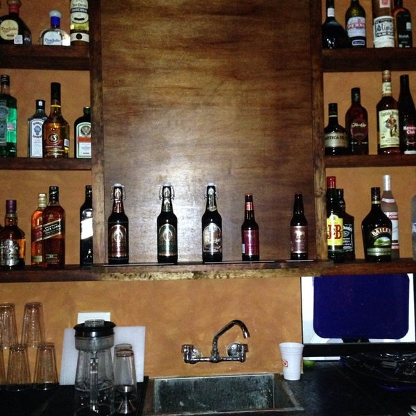 12/21/2013 tarihinde Juan Carlos E.ziyaretçi tarafından Absenta Pub'de çekilen fotoğraf
