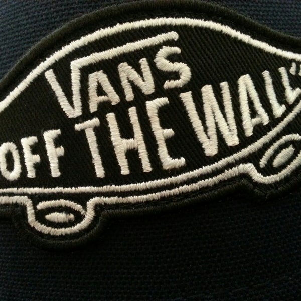 vans at woodfield mall