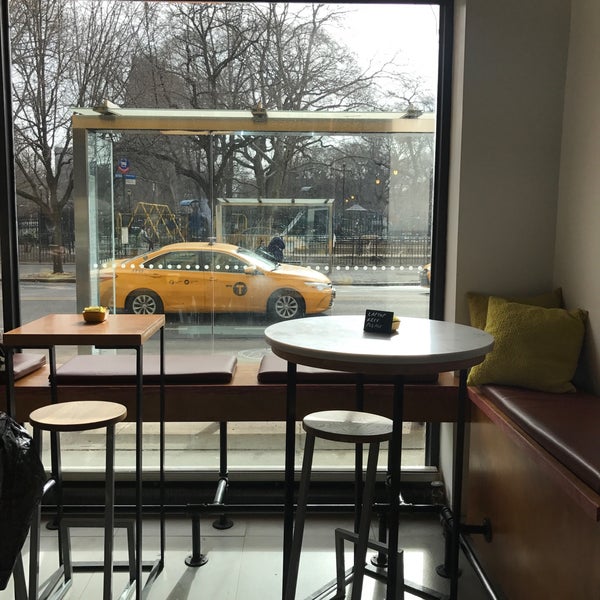 2/25/2017 tarihinde Kayleigh H.ziyaretçi tarafından Three Seat Espresso'de çekilen fotoğraf