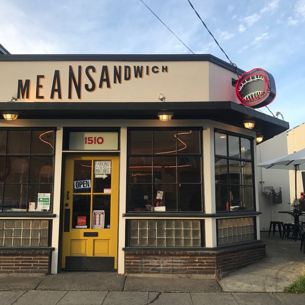 Foto tirada no(a) Mean Sandwich por Kayleigh H. em 10/23/2017