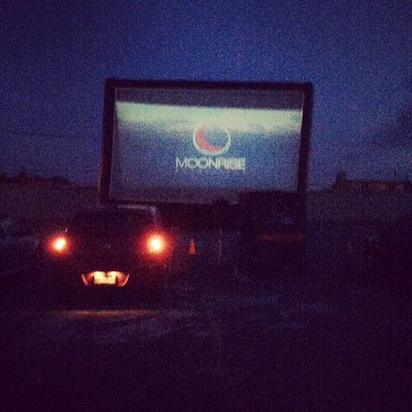 Photo taken at Moonrise Autocinema by Erick M. on 8/4/2014