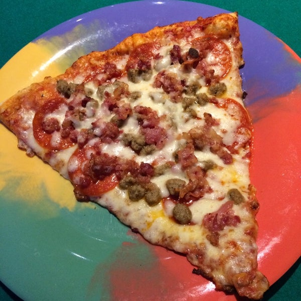 Снимок сделан в ShoreBreak Pizza &amp; Taphouse пользователем George 7/4/2014
