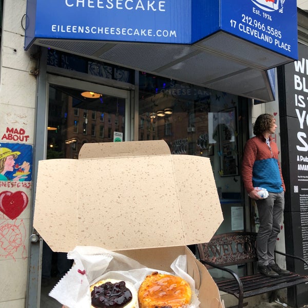 Foto tirada no(a) Eileen&#39;s Special Cheesecake por NORAH🌍 em 5/7/2022