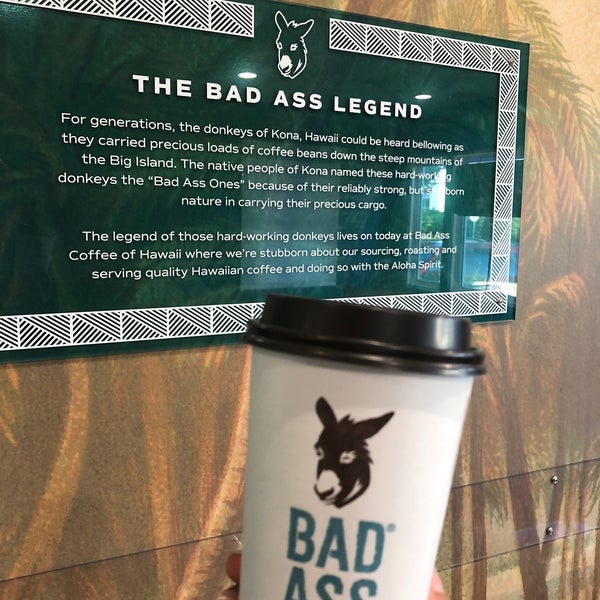 Photo taken at Bad Ass Coffee of Hawaii by NORAH🌍 on 5/18/2022