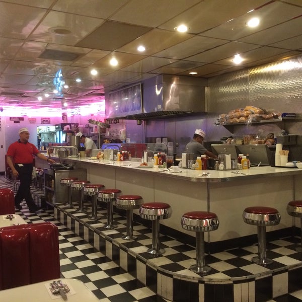 Photo taken at Lori&#39;s Diner by Gildas H. on 3/9/2015