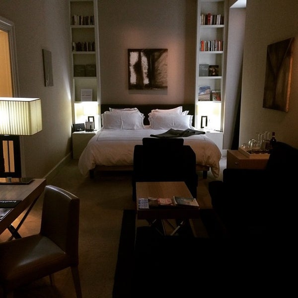 Das Foto wurde bei The First Luxury Art Hotel Roma von Sam D. am 12/20/2014 aufgenommen