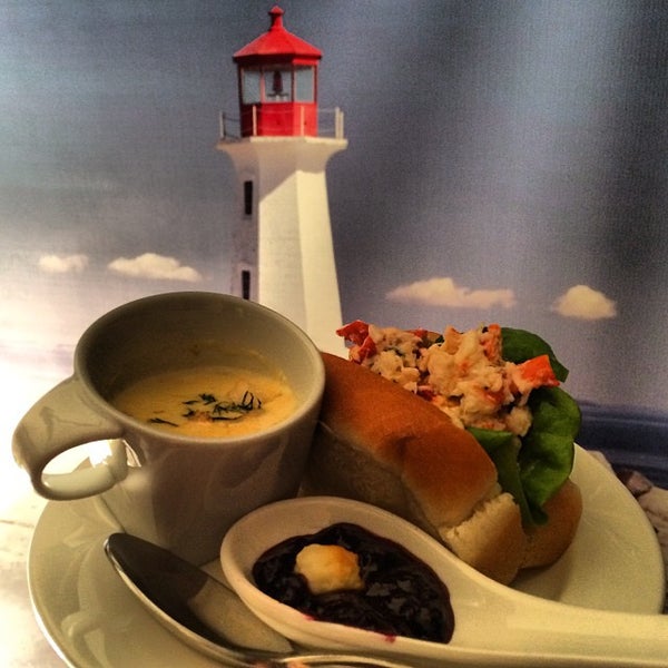 10/10/2013 tarihinde Jay M.ziyaretçi tarafından Prestons Restaurant + Lounge Vancouver'de çekilen fotoğraf