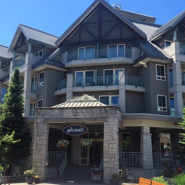 รูปภาพถ่ายที่ Summit Lodge Whistler โดย Jay M. เมื่อ 6/7/2015