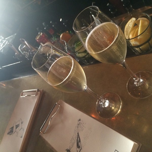 Foto tirada no(a) La Champagnerie por Katie G. em 7/3/2015