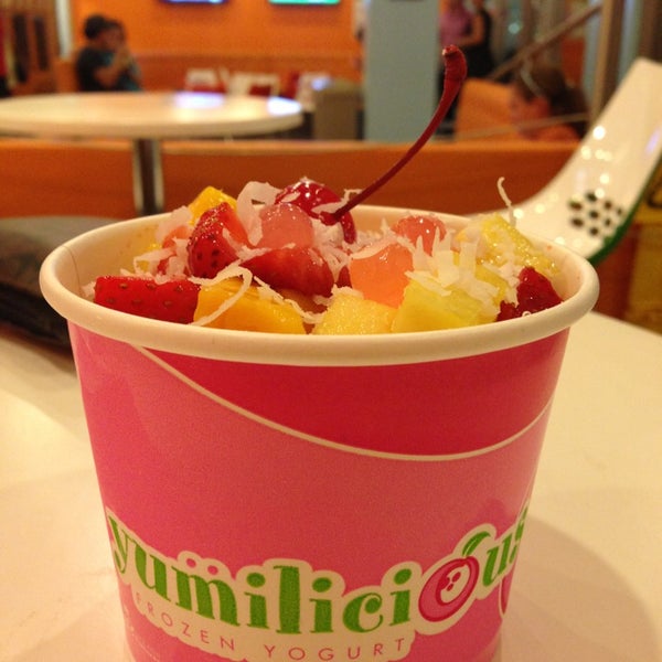 Photo taken at Yumilicious by Bruna G. on 6/20/2013