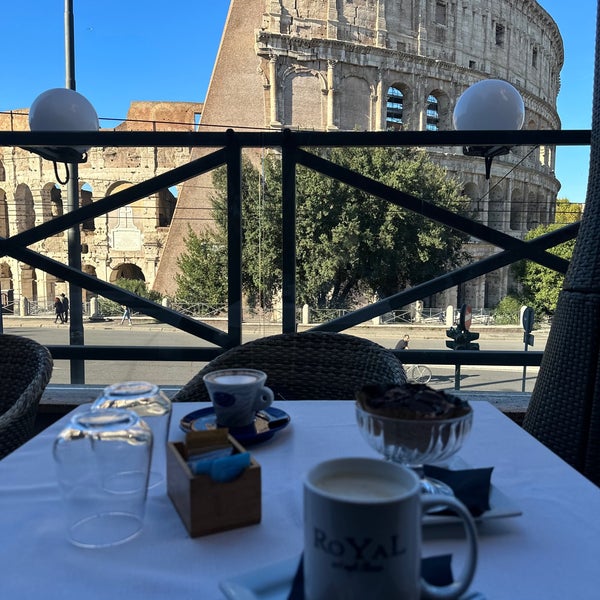 11/21/2022 tarihinde FATIMAH.ziyaretçi tarafından Royal Art Café Restaurant'de çekilen fotoğraf