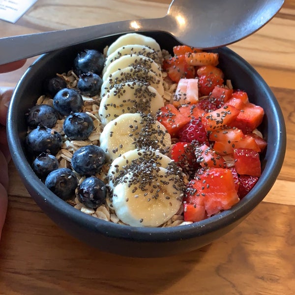 The açaí bowl looks good but for some reason the actual açaí isn’t frozen so it comes out a bit like blending a bunch of bananas. A little bit of ice or freezing it would make it 100x better.