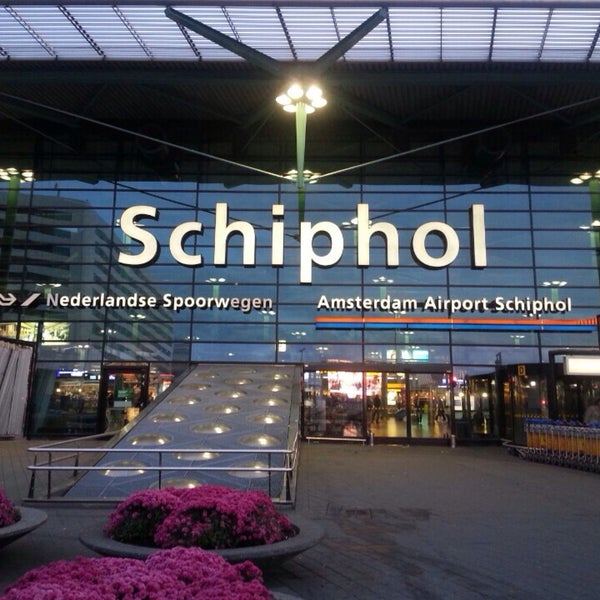 Foto tirada no(a) Aeroporto de Amesterdão Schiphol (AMS) por Jberi W. em 4/14/2015