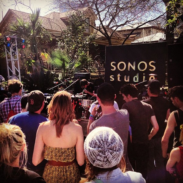 3/14/2013 tarihinde Jacob T.ziyaretçi tarafından Sonos Studio @ SXSW'de çekilen fotoğraf