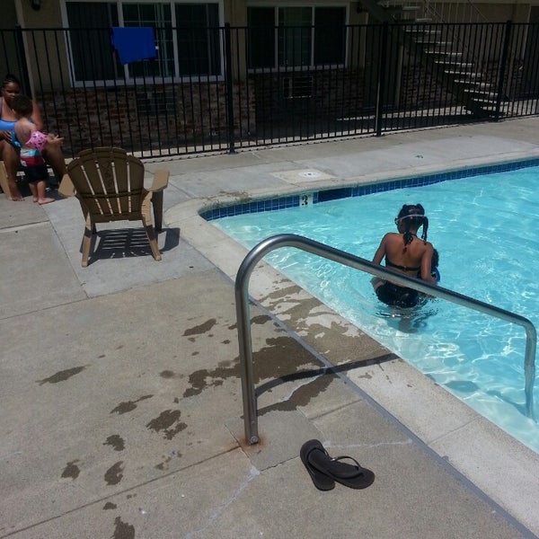Pool side перевод. Бассейн солнце. Pool side перевод. Pool side перевод. Pool side перевод.