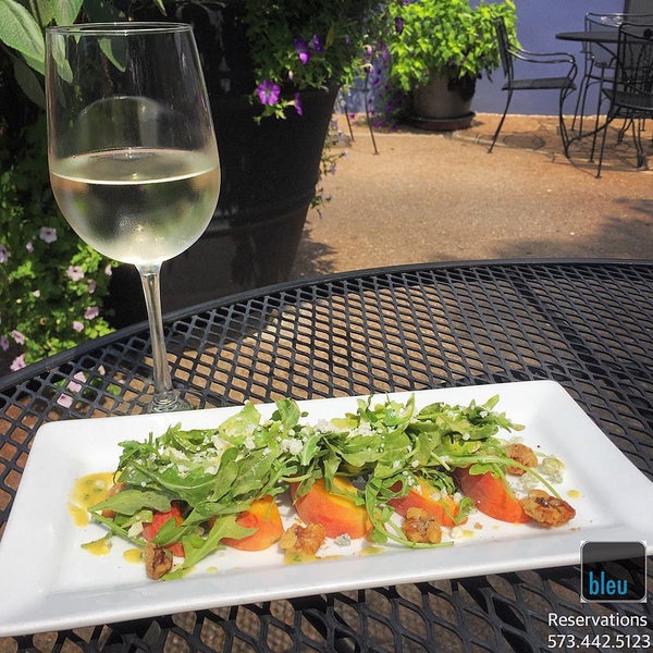 Foto diambil di Bleu Restaurant &amp; Wine Bar oleh bleu pada 7/24/2015