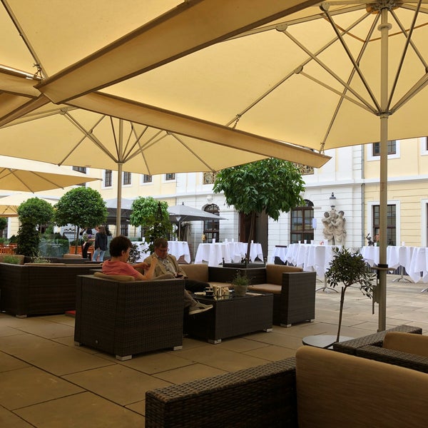 6/15/2018 tarihinde Christian R.ziyaretçi tarafından Hotel Taschenbergpalais Kempinski'de çekilen fotoğraf