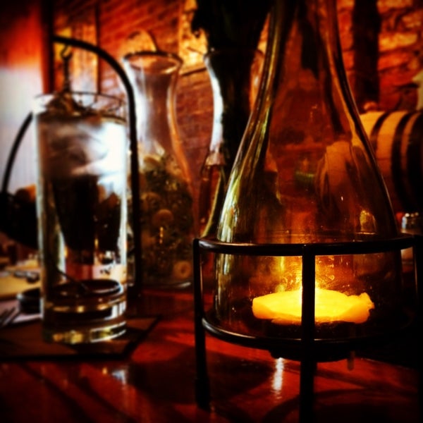 10/9/2014 tarihinde Laura B.ziyaretçi tarafından Pochi Restaurant - Chilean Cuisine and Wine Bar'de çekilen fotoğraf