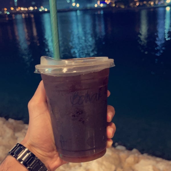 Foto scattata a Starbucks da بحر .. il 9/20/2022