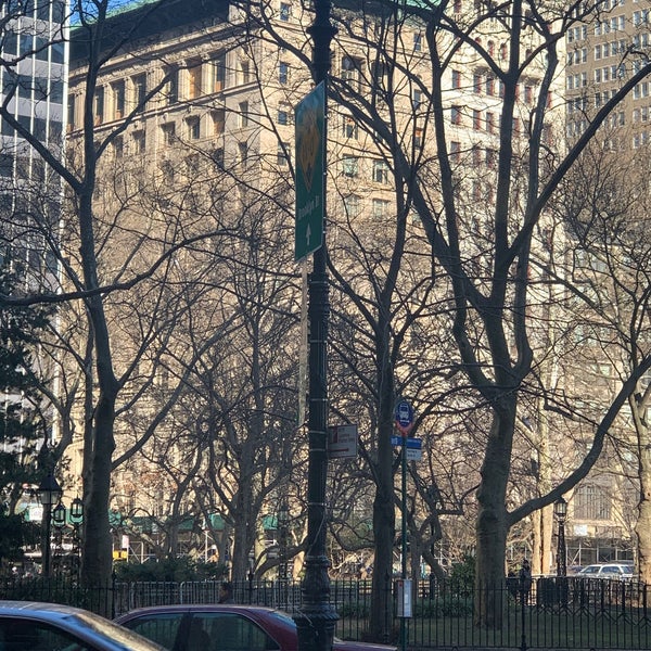 2/22/2020 tarihinde Leslie I.ziyaretçi tarafından New York City Hall'de çekilen fotoğraf