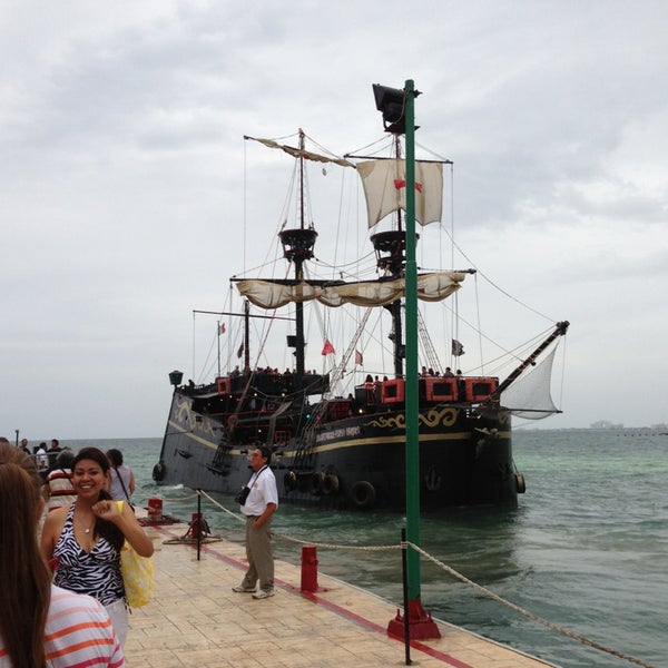 7/4/2013에 Caio Marcelo B.님이 Captain Hook Pirate Ship에서 찍은 사진