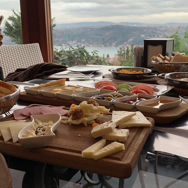 1/19/2020 tarihinde Abdulrahman ❤.ziyaretçi tarafından Veranda Restaurant &amp; Lounge InterContinental Istanbul'de çekilen fotoğraf