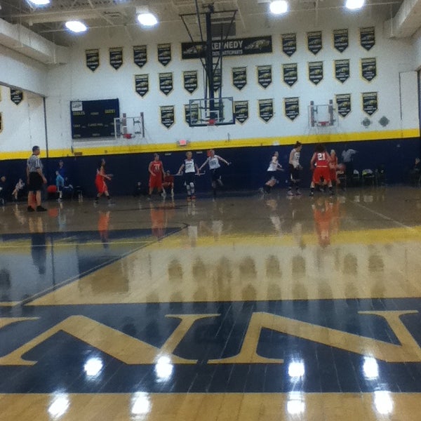 John F. Kennedy Senior High School Bloomington'da Lise'da fotoğraflar