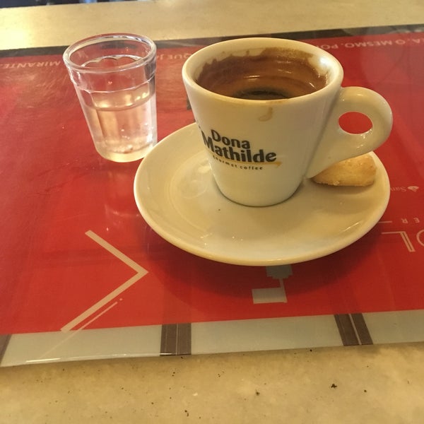 Foto diambil di Café Martinelli Midi oleh Alyne pada 5/17/2018