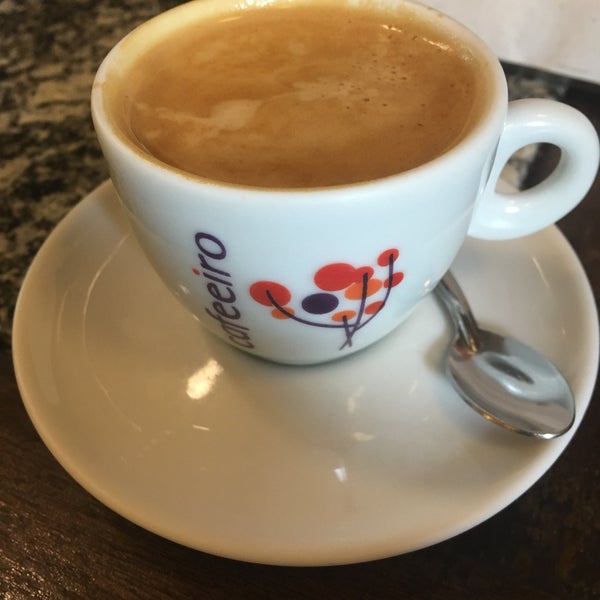 Photo prise au Café Martinelli Midi par Alyne le4/23/2019