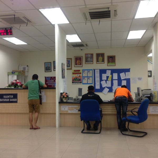 Photos at IbuPejabat Polis Daerah Serdang (Balai Polis Kinrara 