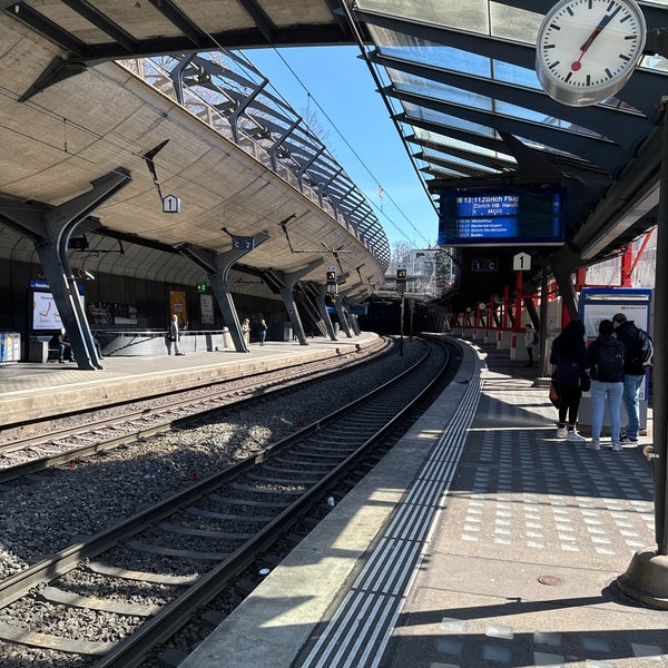 Photo prise au Bahnhof Zürich Stadelhofen par Sezgin M. le3/25/2024