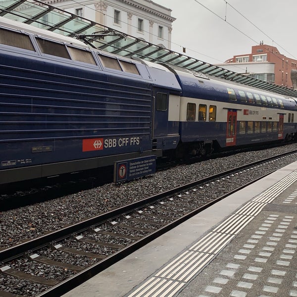 12/23/2018 tarihinde Sezgin M.ziyaretçi tarafından Bahnhof Zürich Stadelhofen'de çekilen fotoğraf
